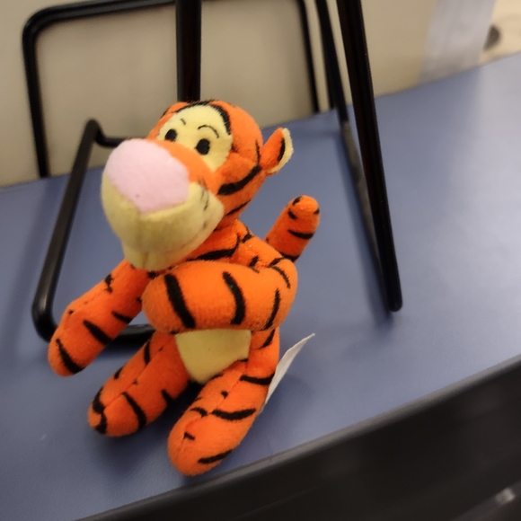 •Winnie the Pooh Tigger Disney Small Tiny plush 4.5" Pose-able - Picture 2 of 10